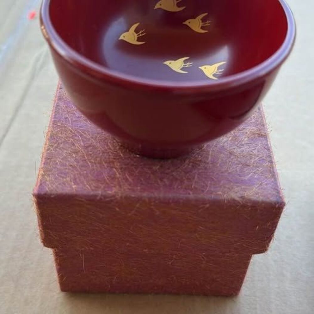 Japanese red lacquer Sakazuki ball with gold Bird motifs - Picture 3 of 3